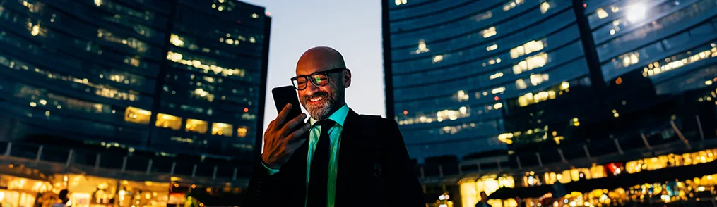pessoa usando o carimbo de tempo para assinar digitalmente